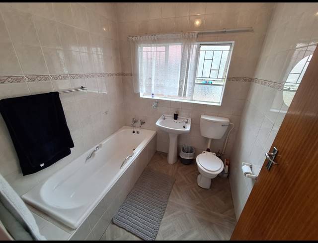 3 BEDROOM HOUSE FOR SALE IN VANDERBIJLPARK SE 2